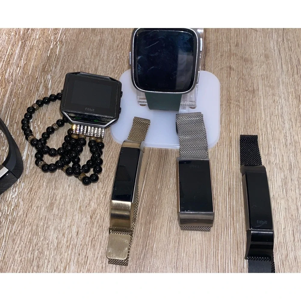 Lot of Fitbit Smartwatches, Fitbit Versa, Alta, Blaze,Charge - 7 Total -Untested